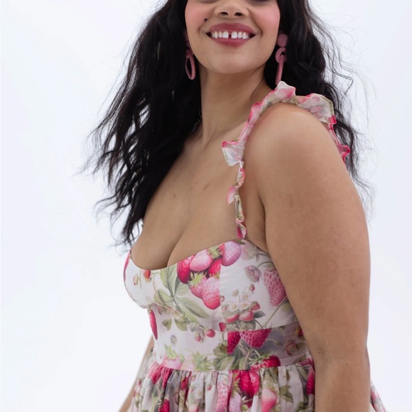 NWT NEW Selkie Legs For Days Dress Strawberry Cream Large Hi Lo Asymmetrical - Picture 5 of 8